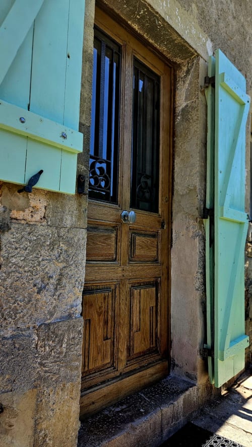 Découvrez la Maison la Doucette à Salles-la-Source, une charmante maison fraîchement restaurée idéale pour vos vacances ou déplacements professionnels. Profitez de son espace extérieur privé et de ses équipements haut de gamme. Réservez dès maintenant chez La Conciergerie du Vallon à Nauviale.