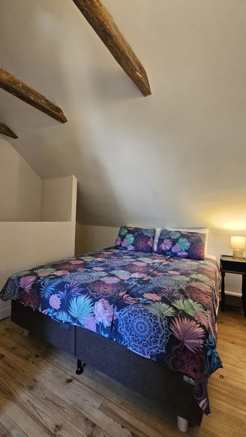 Découvrez la Maison la Doucette à Salles-la-Source, une charmante maison fraîchement restaurée idéale pour vos vacances ou déplacements professionnels. Profitez de son espace extérieur privé et de ses équipements haut de gamme. Réservez dès maintenant chez La Conciergerie du Vallon à Nauviale.