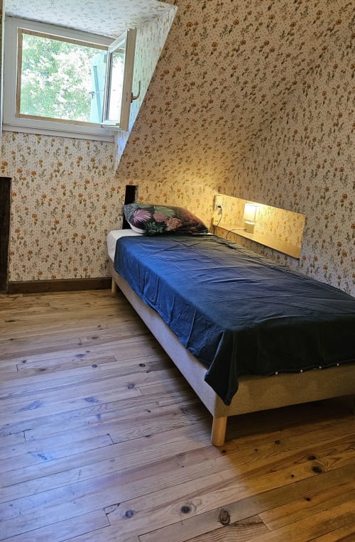Découvrez la Maison la Doucette à Salles-la-Source, une charmante maison fraîchement restaurée idéale pour vos vacances ou déplacements professionnels. Profitez de son espace extérieur privé et de ses équipements haut de gamme. Réservez dès maintenant chez La Conciergerie du Vallon à Nauviale.
