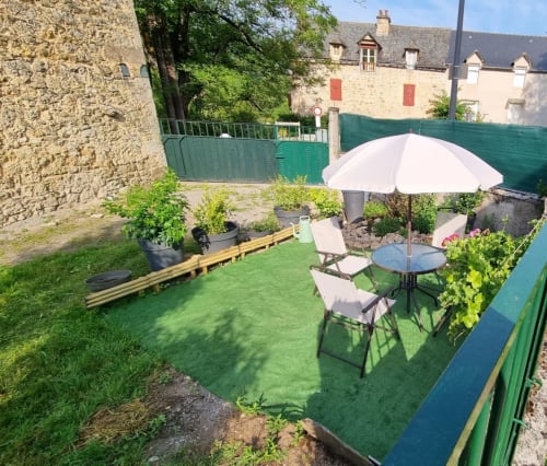 Découvrez la Maison la Doucette à Salles-la-Source, une charmante maison fraîchement restaurée idéale pour vos vacances ou déplacements professionnels. Profitez de son espace extérieur privé et de ses équipements haut de gamme. Réservez dès maintenant chez La Conciergerie du Vallon à Nauviale.