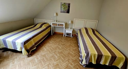Découvrez le spacieux gîte Chez Tante Irène à Villecomtal, pouvant accueillir jusqu'à 9 personnes. Profitez d'une maison de famille chaleureuse et idéalement située pour explorer l'Aveyron. Calme, détente et confort vous attendent dans ce charmant village. Réservez dès maintenant votre séjour chez Tante Irène et partez à la découverte de la région.