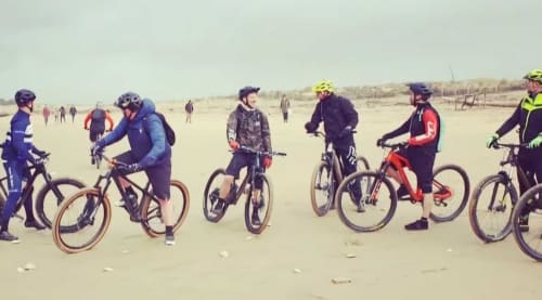 Possibility of electric bike rental, the bike ride where everything is planned, from marked trails to bike rental, the sports and cool ride offered by the Lodge of the Grand Cedar, 17100 Saintes