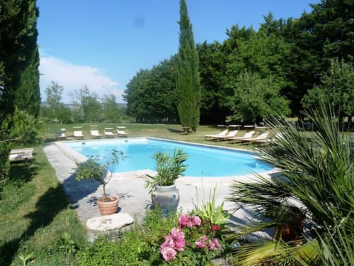 Bienvenue à Charm'In Provence, un havre de paix à Saumane-de-Vaucluse. Découvrez nos charmants hébergements et services.