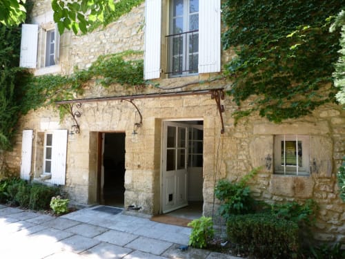 Bienvenue à Charm'In Provence, un havre de paix à Saumane-de-Vaucluse. Découvrez nos charmants hébergements et services.