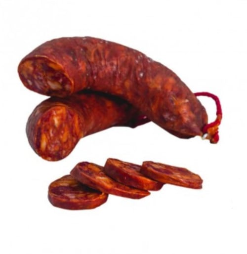 Chorizo español en rodajas, una delicadeza tradicional de Mérida servida en el hotel Gestyp-AT