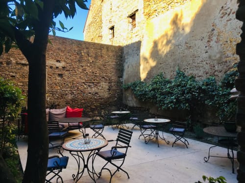 Hôtel | luxe | haut de gamme |  Spa | bien-être | privé | historique | Retraite | seminaire | zen | tranquille | évasion | romantique | calme | accueil | chaleureux | personnalisé | authentique | typique | discret | Atmosphère | apaisement | sérénité | Expérience | unique | historique | Luxe | calme | sérénité | apaisement | confort | espace | arbres | patios | bassin | terrasse | petit déjeuner | soleil | bain | bronzage