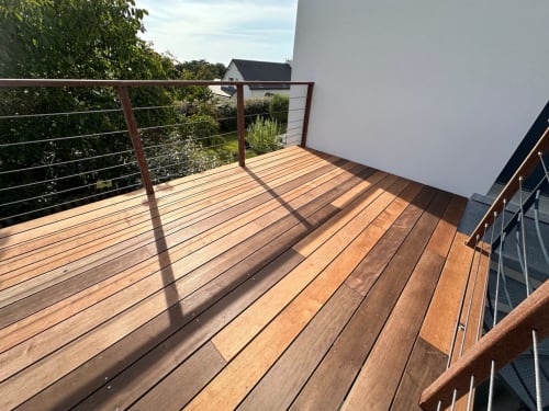 Balcon en bois avec vue sur mer à l'appartement L'Écrin du Blanc Caillou, Saint Pair sur Mer