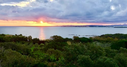 Coucher de soleil sur la baie de Bonifacio avec une végétation méditerranéenne luxuriante, vue mer de Villa Marina Di Cavu