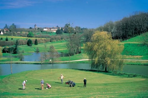 Golf de Bellême où l'on peut aller jouer  au départ du Domaine des Thomins Maison d'hôte Cisai Saint-Aubin Hôtel Gacé