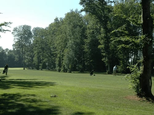 Golf de Caen Garcelle où l'on peut aller jouer  au départ du Domaine des Thomins Maison d'hôte Cisai Saint-Aubin Hôtel Gacé