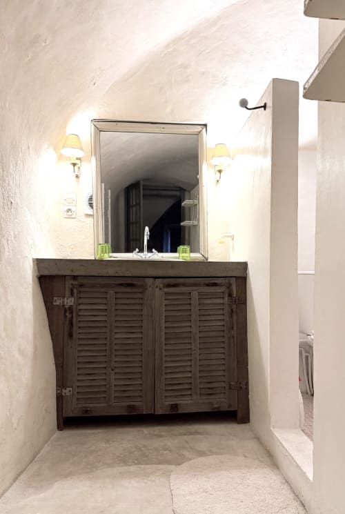 Salle de bain de la chambre donnant sur la piscine