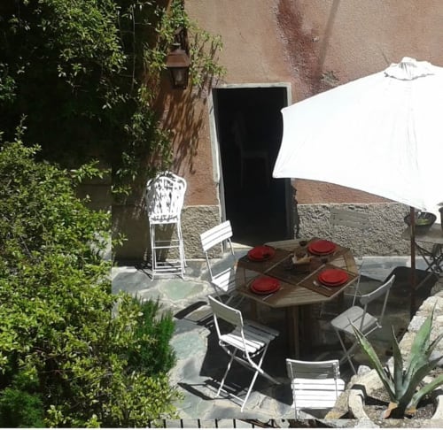 Terrasse côté chemin