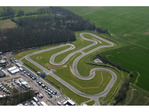 Ouest Karting que l'on peut rejoindre où l'on peut aller jouer  au départ du Domaine des Thomins Maison d'hôte Cisai Saint-Aubin Hôtel Gacé