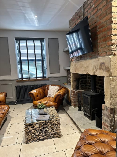Stay at Copper cottage, a beautifully refurbished 2-bedroom town center cottage in Morpeth, Northumberland. Enjoy a log burner, open kitchen, and a large hot tub spa. Amenities include TV, WiFi, and more. Max occupancy: 4.