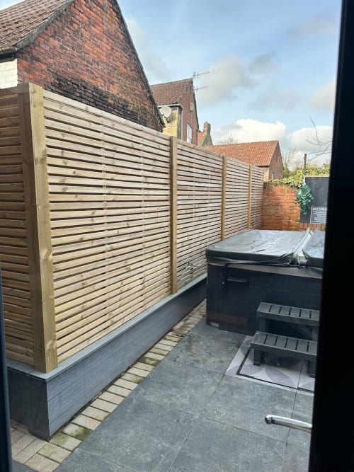 Stay at Copper cottage, a beautifully refurbished 2-bedroom town center cottage in Morpeth, Northumberland. Enjoy a log burner, open kitchen, and a large hot tub spa. Amenities include TV, WiFi, and more. Max occupancy: 4.
