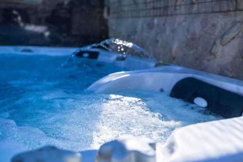Stay at Copper cottage, a beautifully refurbished 2-bedroom town center cottage in Morpeth, Northumberland. Enjoy a log burner, open kitchen, and a large hot tub spa. Amenities include TV, WiFi, and more. Max occupancy: 4.