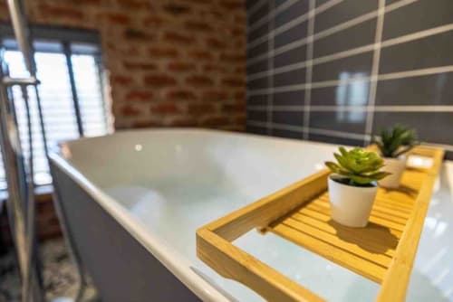 Stay at Copper cottage, a beautifully refurbished 2-bedroom town center cottage in Morpeth, Northumberland. Enjoy a log burner, open kitchen, and a large hot tub spa. Amenities include TV, WiFi, and more. Max occupancy: 4.