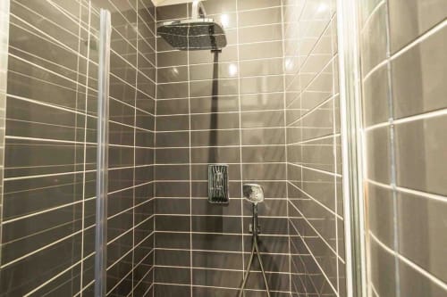 Stay at Copper cottage, a beautifully refurbished 2-bedroom town center cottage in Morpeth, Northumberland. Enjoy a log burner, open kitchen, and a large hot tub spa. Amenities include TV, WiFi, and more. Max occupancy: 4.