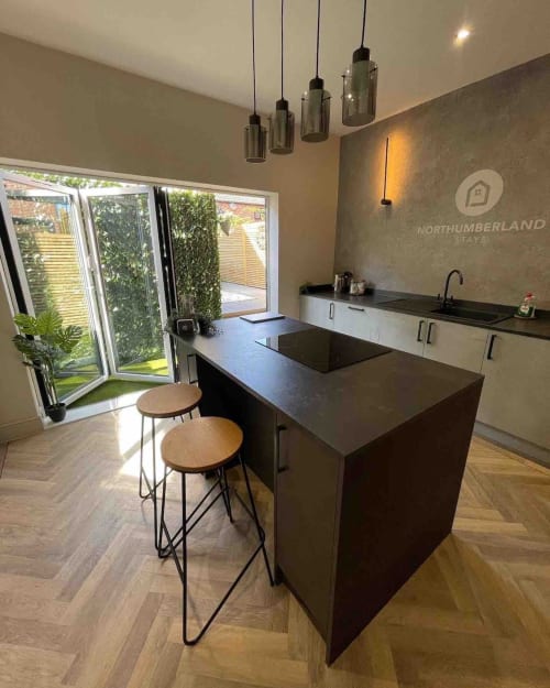 Experience luxury in Morpeth at Silver Cottage. Romantic getaway for couples or friends. Modern kitchen, hot tub, deep bath, and twin bedroom. Amenities include TV, WiFi, air conditioning, and more.