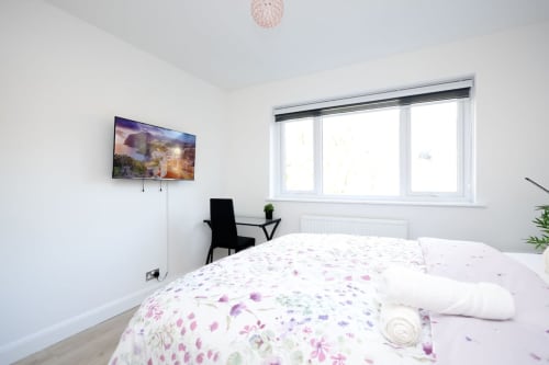 Cozy & Fully Equipped Rental Home in Middleton, UK – Prime Location Near Manchester