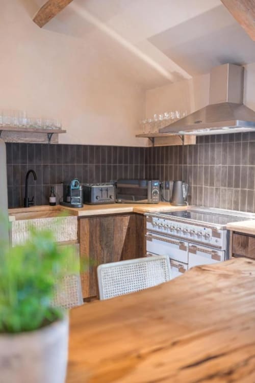 Quirky & Modern Minimalist Stay in Prime Chester Location | Stylish Rental