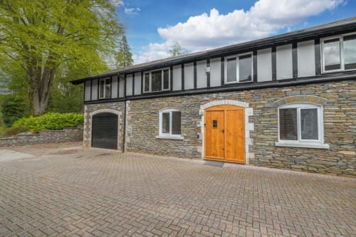 Quirky & Modern Minimalist Stay in Prime Chester Location | Stylish Rental