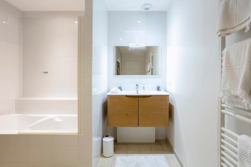 Modern bathroom in Anne de Bretagne suite at Les logis de Korgoulou, Concarneau with wooden vanity and garden view
