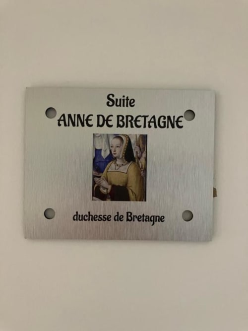 Anne de Bretagne suite plaque at Les logis de Kergoulou in Concarneau, France, featuring historical portrait of the Duchess