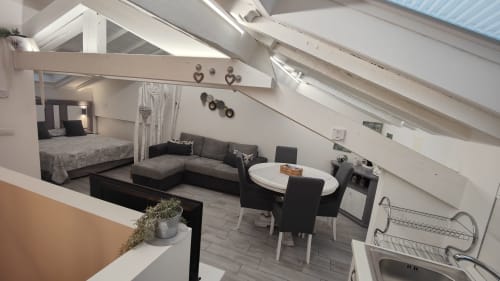 Loft TuffonelBlu a Ventimiglia con living open-plan, camera da letto, zona pranzo, cucina e arredi moderni