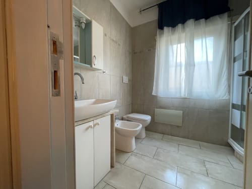 Modern bathroom at Sa Domo De Mannoi apartment in Orosei with sink, toilet, bidet and shower enclosure