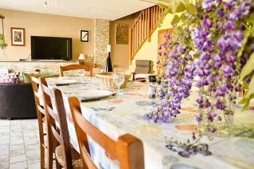Séjour en Meuse près de Verdun, Grand Est. Gites au logis des chouettes à Chatillon-sous-les-côtes. Pour un séjour Nature et bien-être avec jacuzzi et salle de jeux. Fête de la MIrabelle à Metz, Enenevol à Chambley, Luxembourg, lac de Madine, Nancy. Location de vacances. Vacances en famille. EVJF. Meublé de tourisme près de Verdun de 2 à 10 personnes. Séjour en Meuse près de Verdun et des champs de bataille. Ossuaire et Mémorial de Douaumont. Voie verte Verdun, cyclotourisme Verdun. MET Festival. Gite le grand logis des chouettes, 5 chambres à Chatillon-sous-les-côtes près de Verdun