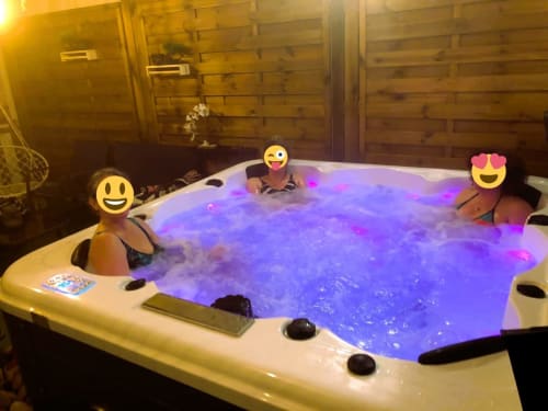 Séjour en Meuse près de Verdun, Grand Est. Gites au logis des chouettes à Chatillon-sous-les-côtes. Pour un séjour Nature et bien-être avec jacuzzi et salle de jeux. Fête de la MIrabelle à Metz, Enenevol à Chambley, Luxembourg, lac de Madine, Nancy. Location de vacances. Vacances en famille. EVJF. Meublé de tourisme près de Verdun de 2 à 10 personnes. Séjour en Meuse près de Verdun et des champs de bataille. Ossuaire et Mémorial de Douaumont. Voie verte Verdun, cyclotourisme Verdun. MET Festival. Gite le grand logis des chouettes, 5 chambres à Chatillon-sous-les-côtes près de Verdun