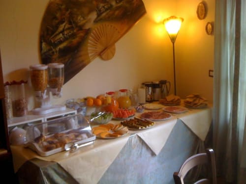 Breakfast buffet at Il Casale di Nanni guesthouse in Lucca with pastries, fruits, and refreshments