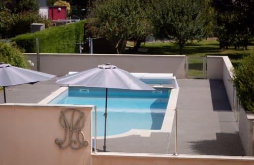 gîte Puy du Fou avec piscine et jacuzzi, maison d’hôtes Puy du Fou, gîte avec jacuzzi et piscine Vendée, hébergement Puy du Fou avec piscine et jacuzzi, gîtes Marie Barrault maison d’hôtes Marie Barrault, gîte Les Herbiers avec piscine et jacuzzi, maison d’hôtes avec spa proche Puy du Fou à 58 mn de Nantes, hébergement proche du Puy du Fou avec piscine et jacuzzi, séjour détente proche Puy du Fou, Maison d’hôtes avec piscine, sauna et jacuzzi proche du Puy du Fou en Vendée, Gîte aux Herbiers à deux pas du Puy du Fou, Week-end bien-être en Vendée dans une maison d’hôtes avec piscine jacuzzi et sauna, proche du Puy du Fou