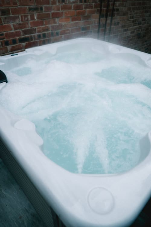 Stay in the heart of Morpeth, Northumberland. Enjoy a stylish experience with hot tub, sauna, and more. Book now for a relaxing stay! Max occupancy: 4.