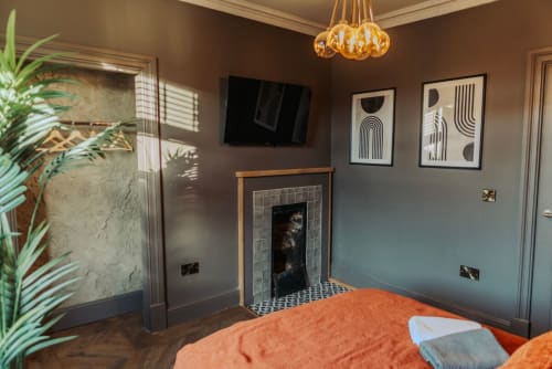 Stay at the heart of Morpeth in this stylish Penthouse with spa facilities. Book now and enjoy a centrally located apartment with a roll top bath. Private hot tub, sauna, and more amenities included. Sleeps up to 5 guests.