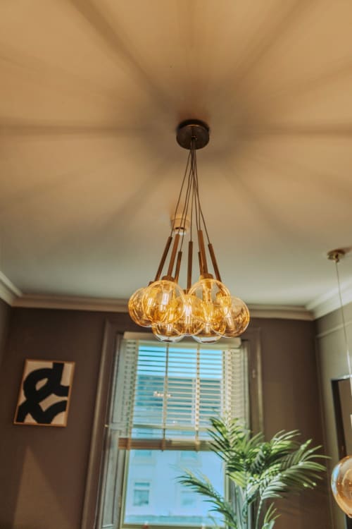 Stay at the heart of Morpeth in this stylish Penthouse with spa facilities. Book now and enjoy a centrally located apartment with a roll top bath. Private hot tub, sauna, and more amenities included. Sleeps up to 5 guests.