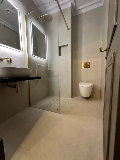 Stay at the heart of Morpeth in this stylish Penthouse with spa facilities. Book now and enjoy a centrally located apartment with a roll top bath. Private hot tub, sauna, and more amenities included. Sleeps up to 5 guests.