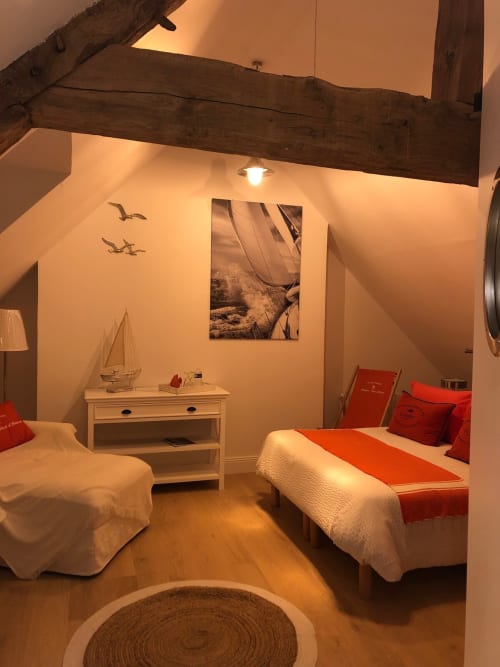 Chambre à thème nautique au Clos Mahiel avec décoration voilier