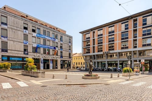 Piazza San Leonardo nel centro di Treviso con edifici storici e complesso residenziale moderno, sede di Ca Borsa III