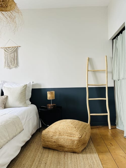 Location maison de vacances vue mer, Bastia, Corse. Chambre salle de bain dans maison avec jardin