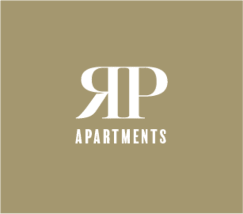 Logótipo do Royal Prince Garden Apartments em fundo dourado, identidade visual do hotel Lisboa