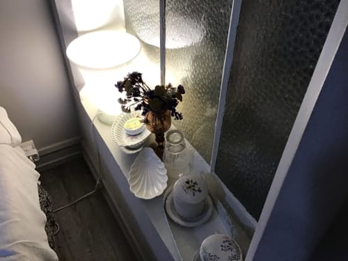 Découvrez Chambre Paris, une petite suite de 12 m2 avec un lit de 160. Idéale pour un couple ou une famille avec un enfant de moins de 12 ans. Profitez de la TV, du Wi-Fi et de la penderie. Capacité d'accueil maximale de 3 personnes.