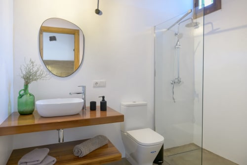 Modern bathroom in La Cochera cottage at Finca de La Geria with wooden vanity, vessel sink, mirror, and walk-in shower