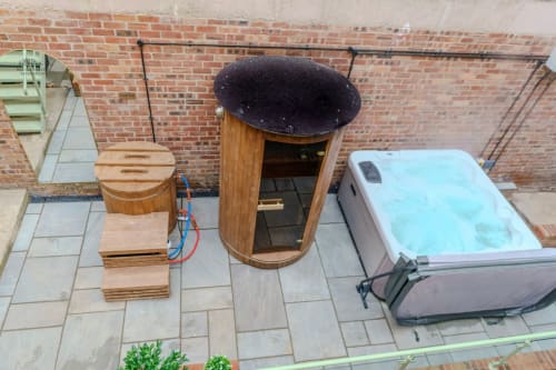 Bridge Street Apartments | Hot tub | Sauna | Accommodation | Stairs | Mirror