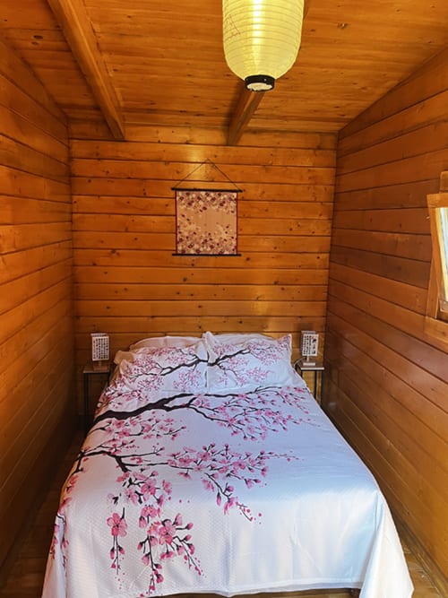 Jardins du Soleil Barthelasse Avignon vacances Provence Sun holidays vacation swimming pool piscine campagne countryside festival gîte Africa guest house chambre bedroom lit lits bed cosy ambiance Afrique romantique enfants nature Vaucluse Gard France calm calme relaxation family famille hotel