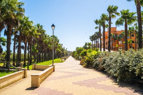 Vista paseo marítimo de isla canela