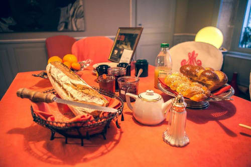L’Atelier du Peintre | Hébergement | Restauration | Restaurant | Pains | Garnitures | Couteau à pain | Table et chaises
