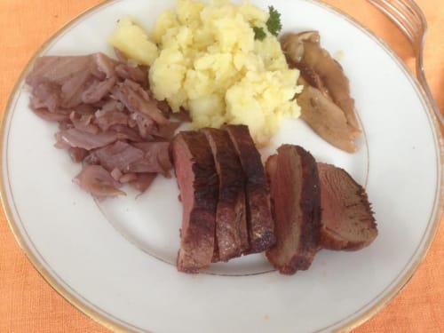 L’Atelier du Peintre | Restaurant | Steak | Purée de pommes de terre | Assiette | Ustensiles | Nourriture
