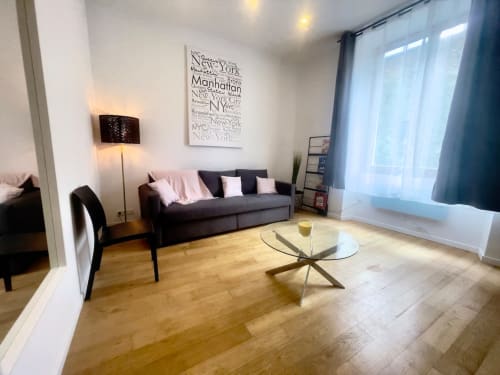 living room in Grenoble, cozy rental living space, comfortable short-term stay, furnished apartment Grenoble